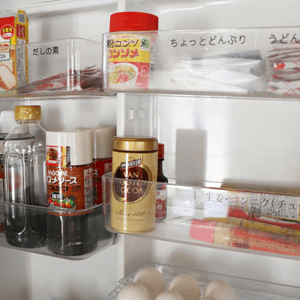 写真：冷蔵庫の調味料にラベル