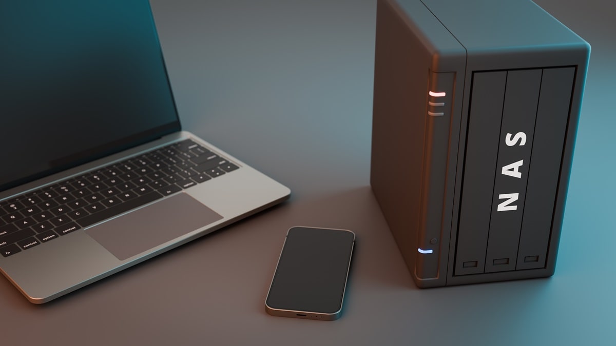 NASとPCとスマホのイメージ
