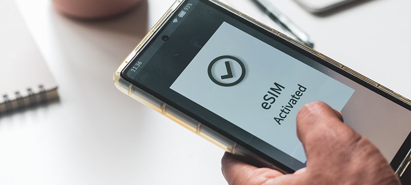 eSIM搭載のスマートフォンのイメージ
